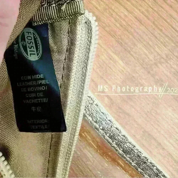 Fossil Metallic Gold Leather Wallet Wristlet - Picture 7 of 7